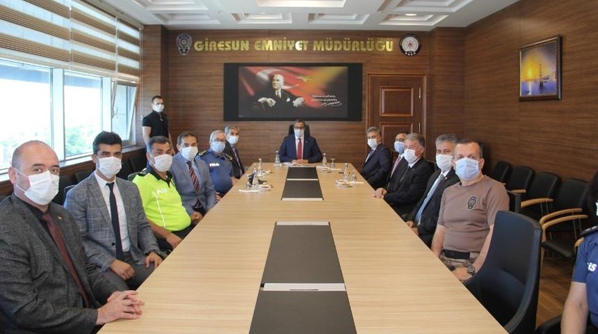 Vali Sarıfakıoğulları, İl Emniyet M&uuml;d&uuml;r&uuml;l&uuml;ğ&uuml;ne veda ziyaretinde bulundu