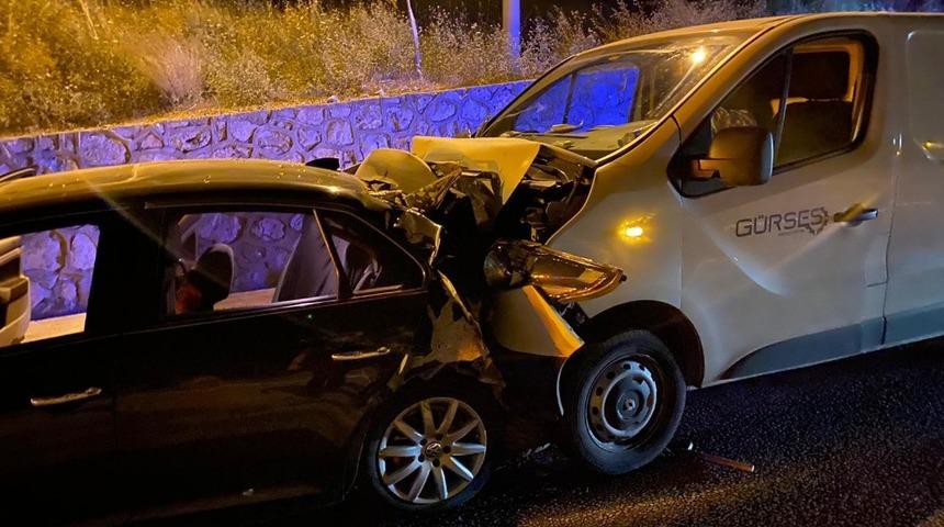 İzmir'de koyun s&uuml;r&uuml;s&uuml; kazaya neden oldu: 4&rsquo;&uuml; &ccedil;ocuk 9 yaralı