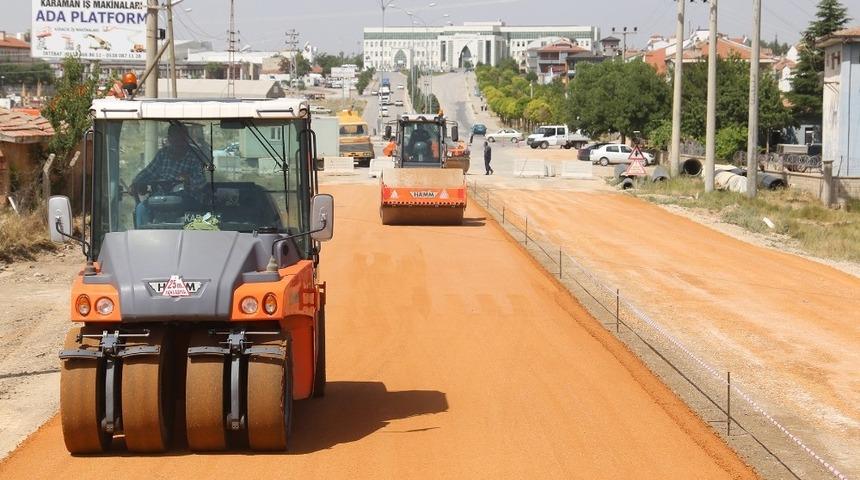 Karaman Belediyesi ikinci organize sanayi yolunu asfaltlıyor