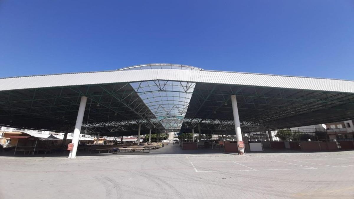 Davutlar kapalı pazar yerinin &ccedil;atısı yenilendi