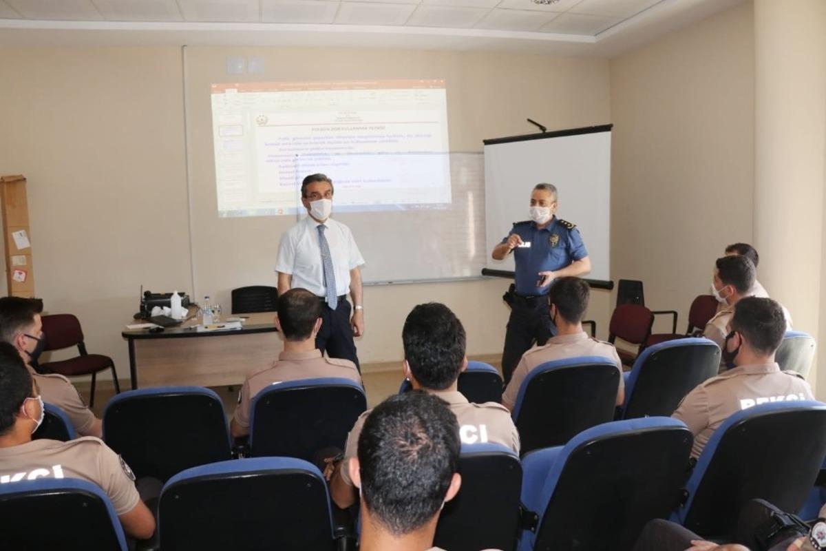 Kuşadası&rsquo;nda &ccedil;arşı ve mahalle bek&ccedil;ilerine geliştirme eğitimi verildi