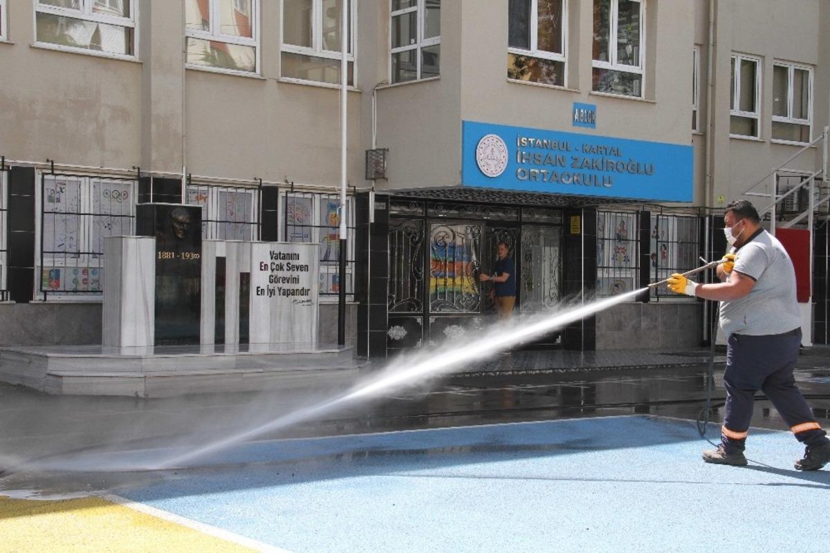 Kartal&rsquo;da okullar, LGS sınavı &ouml;ncesi k&ouml;şe bucak dezenfekte edildi