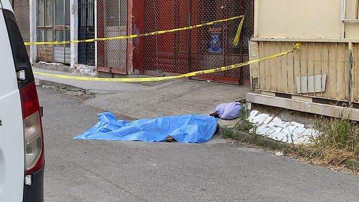 Sokak ortasında ölen babasına son kez baktı... G1