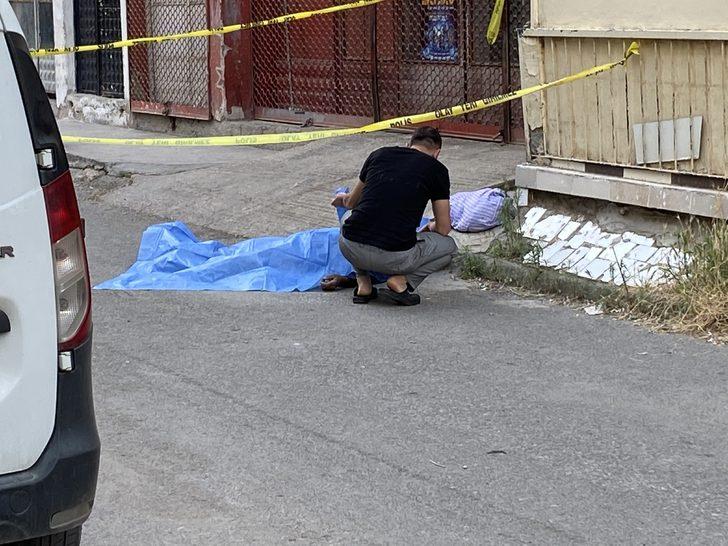 Sokak ortasında ölen babasına son kez baktı... G4