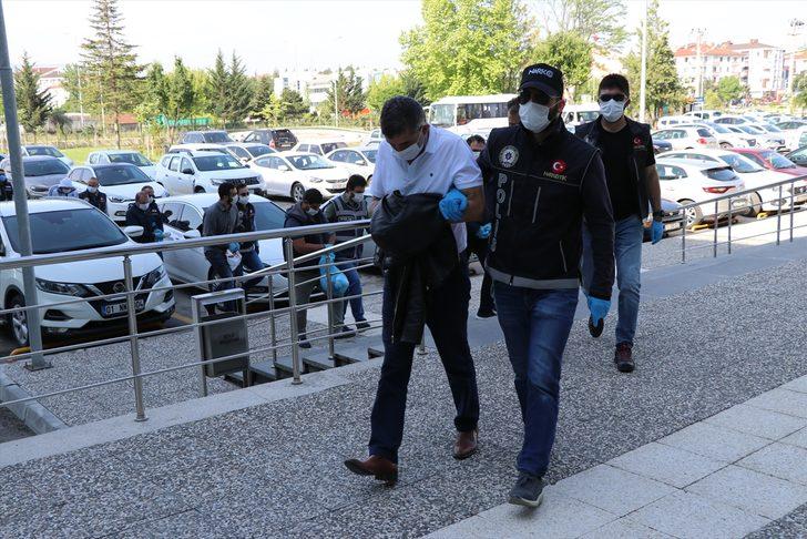 Bolu merkezli suç örgütü operasyonunda gözaltına alınan zanlılar adliyeye sevk edildi G1