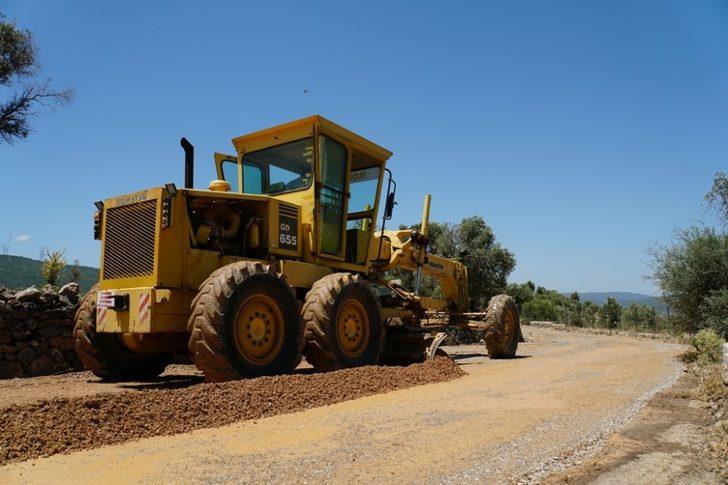 Karaova Mahallelerinde yol çalışmaları başladı G1