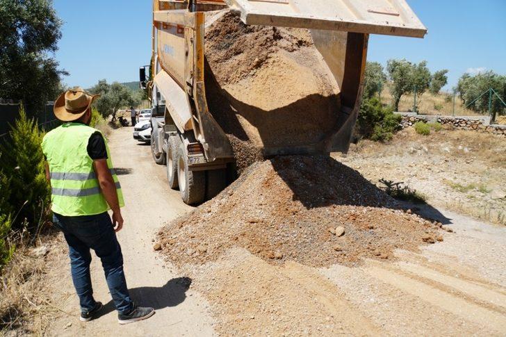 Karaova Mahallelerinde yol çalışmaları başladı G4