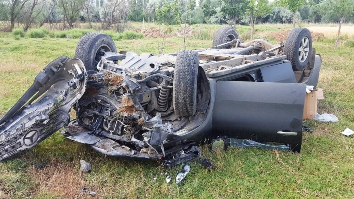 Takla atan kamyonetin s&uuml;r&uuml;c&uuml;s&uuml; yaralandı