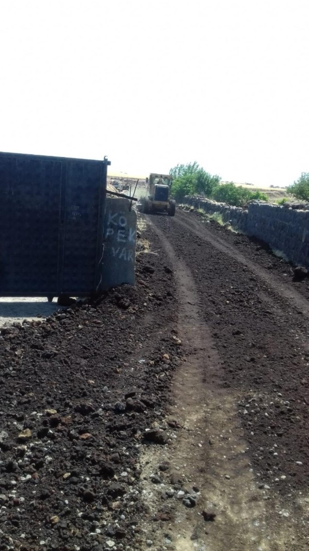 Bağlar&rsquo;da yol yapım &ccedil;alışmaları devam ediyor