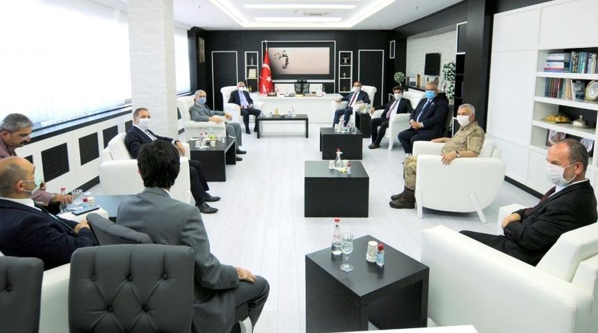 Rekt&ouml;r Prof. Dr. Cevdet Erd&ouml;l ile beraberindeki Heyet &uuml;niversiteyi ziyaret etti