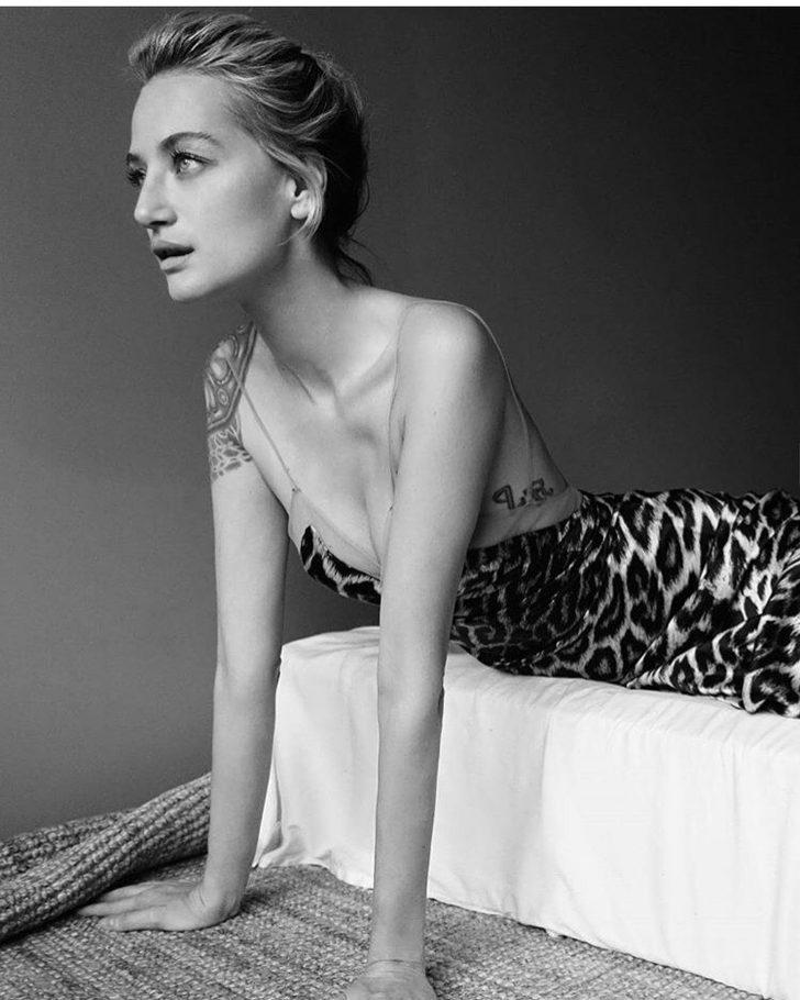 Didem Soydan bu defa üstsüz pozunu paylaştı! G3