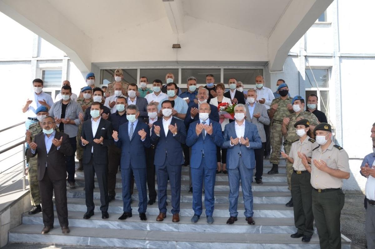 Vali &Ouml;zkan Tunceli&rsquo;ye dualarla uğurlandı