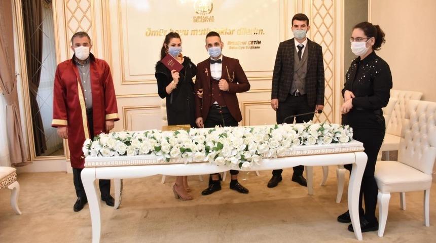 Başkan &Ccedil;etin&rsquo;den sosyal mesafeli nikah merasimi