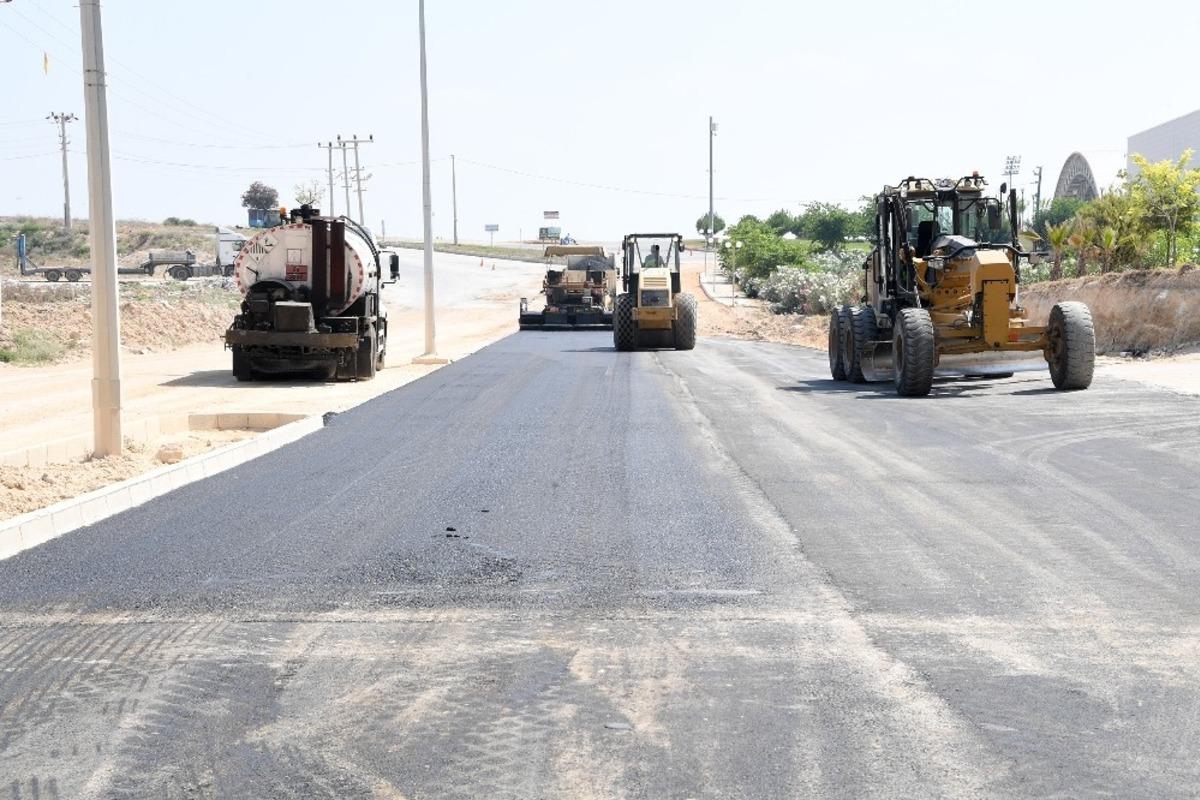 B&uuml;y&uuml;kşehir Belediyesi, 14 ayda 202 bin 137 ton sıcak asfalt d&ouml;kt&uuml;