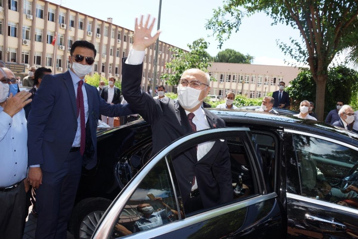 Vali K&ouml;şger, alkışlarla uğurlandı