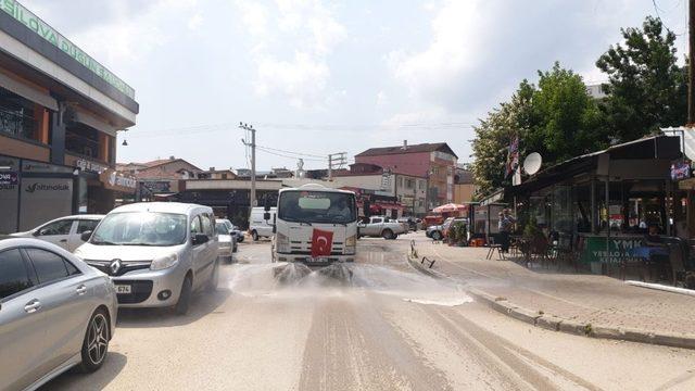 İzmit’te dezenfekte çalışmaları aralıksız devam ediyor