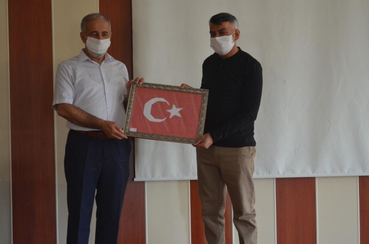 En g&uuml;zel bayrağı yaptılar &ouml;d&uuml;l&uuml; kaptılar