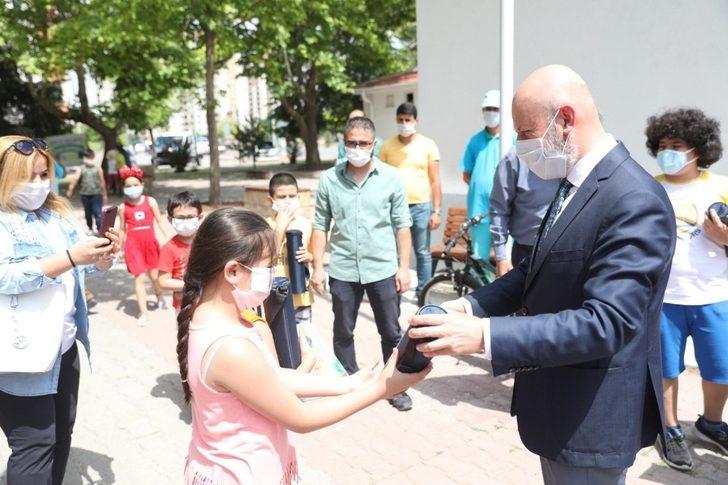 Kocasinan’dan sosyal mesafeli ve geri dönüşümden üretilen satranç banklar G2