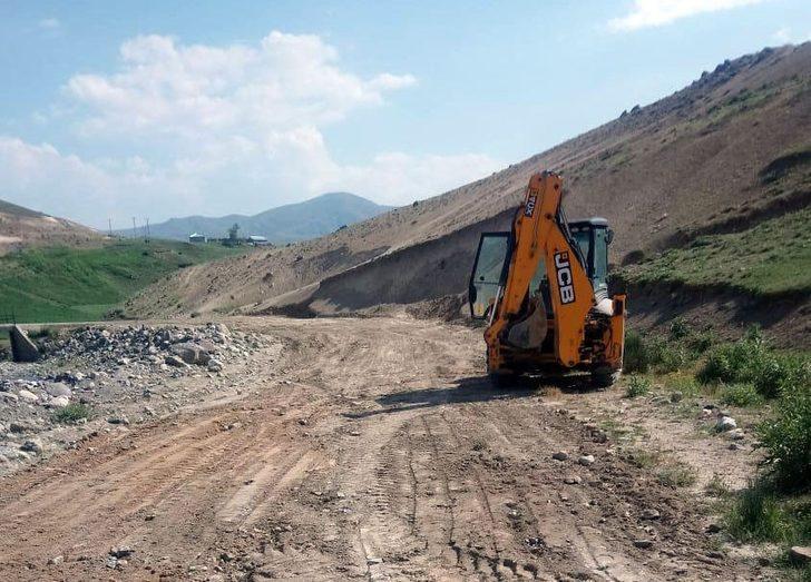 Büyükşehir arazi yollarını açtı, çiftçinin yüzü güldü G2