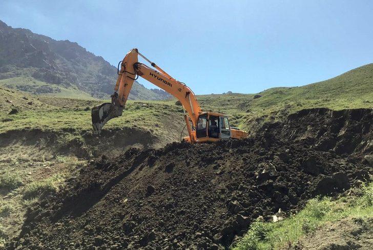 Büyükşehir arazi yollarını açtı, çiftçinin yüzü güldü G3
