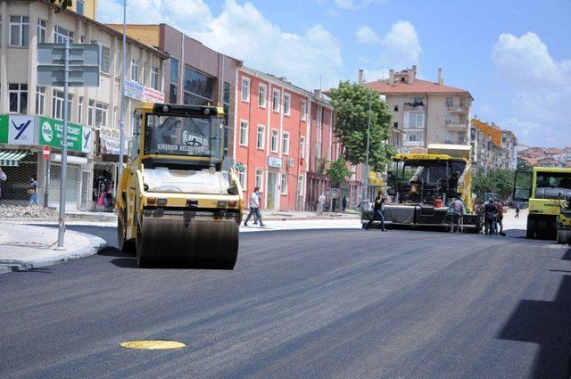 Belediye, Melikgazi Caddesinde asfalt serimine başladı