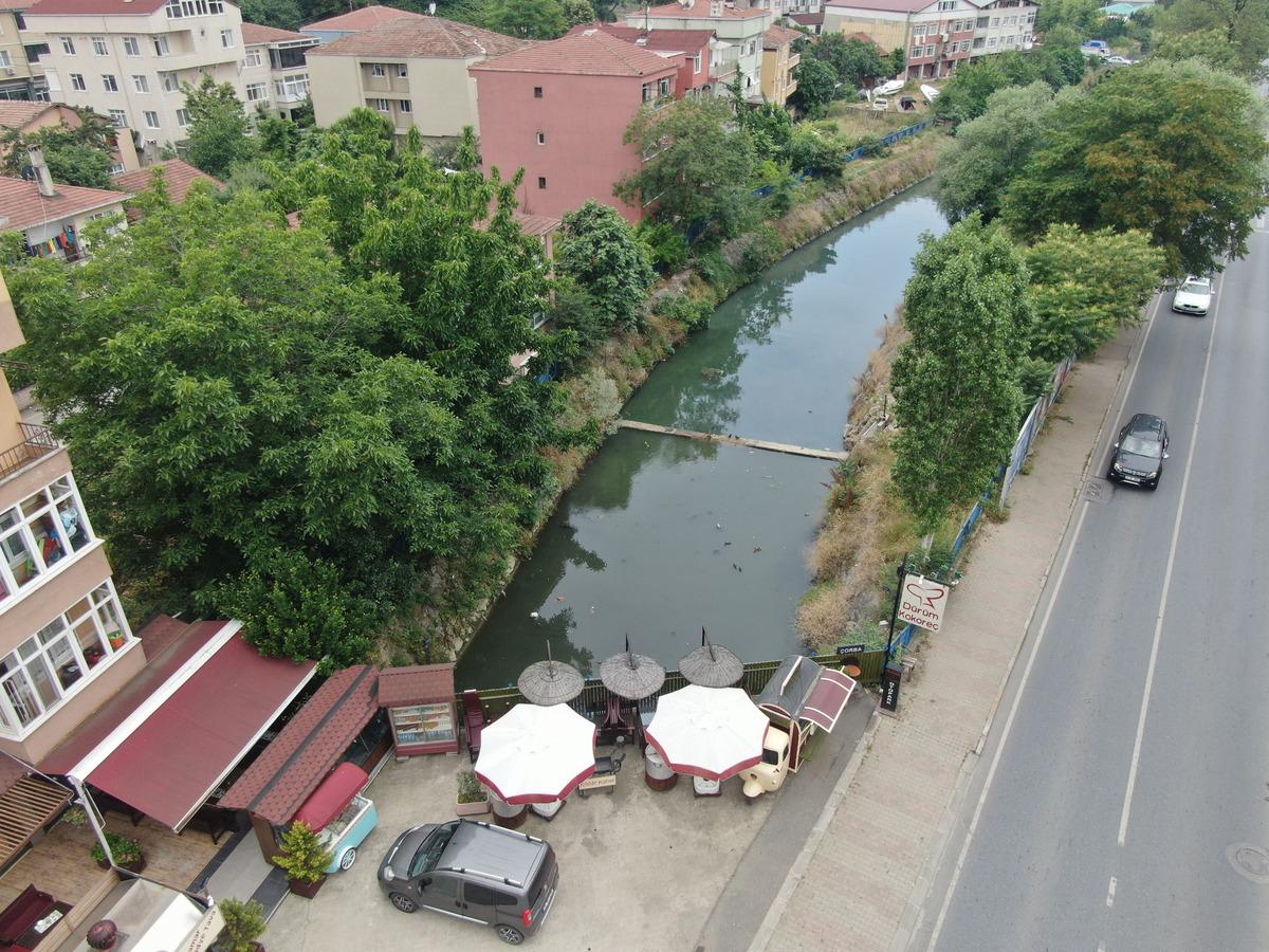 K&uuml;&ccedil;&uuml;ksu Deresi'nin son hali şaşırtıyor! &Ccedil;&ouml;p doldu, koku yayıyor