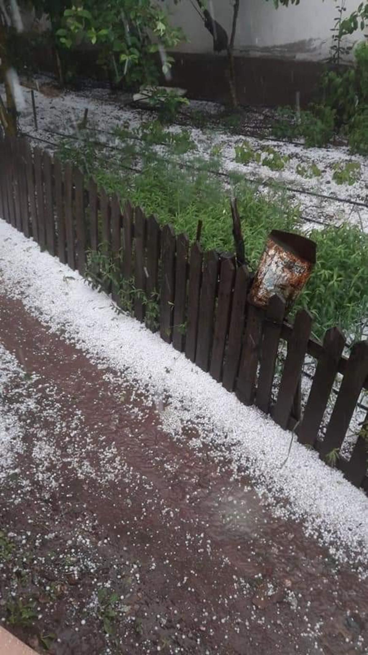 Mihalı&ccedil;&ccedil;ık&rsquo;ta dolu yağışı şaşırttı