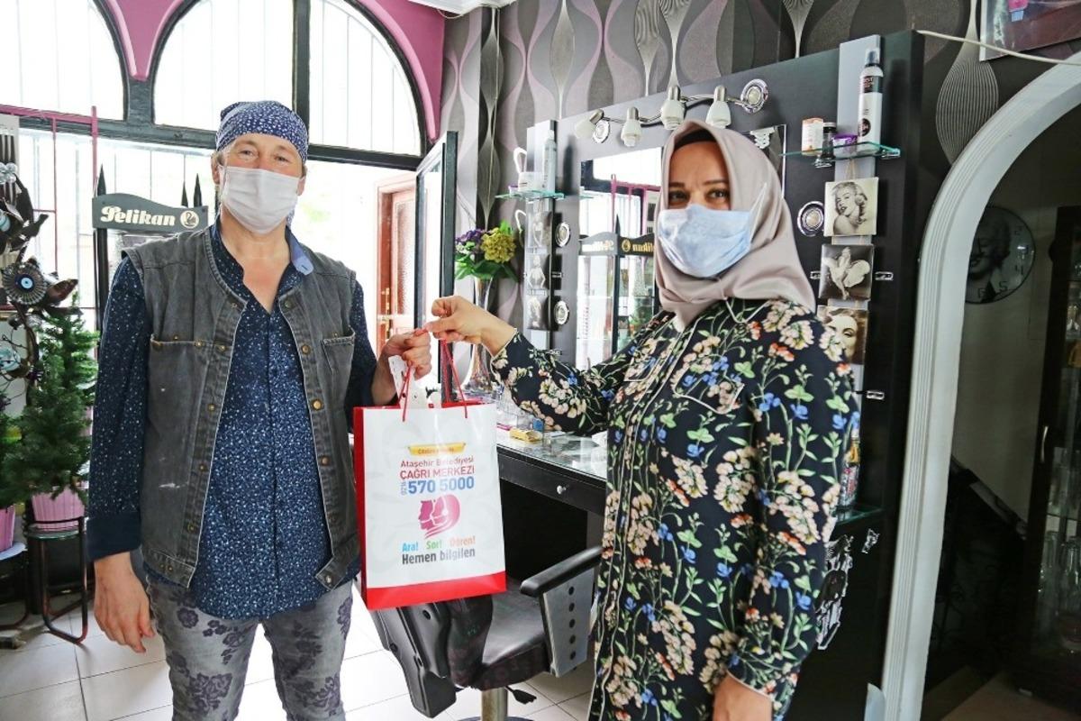 Ataşehir&rsquo;de berber ve kuaf&ouml;rlere hijyen seti dağıtılıyor