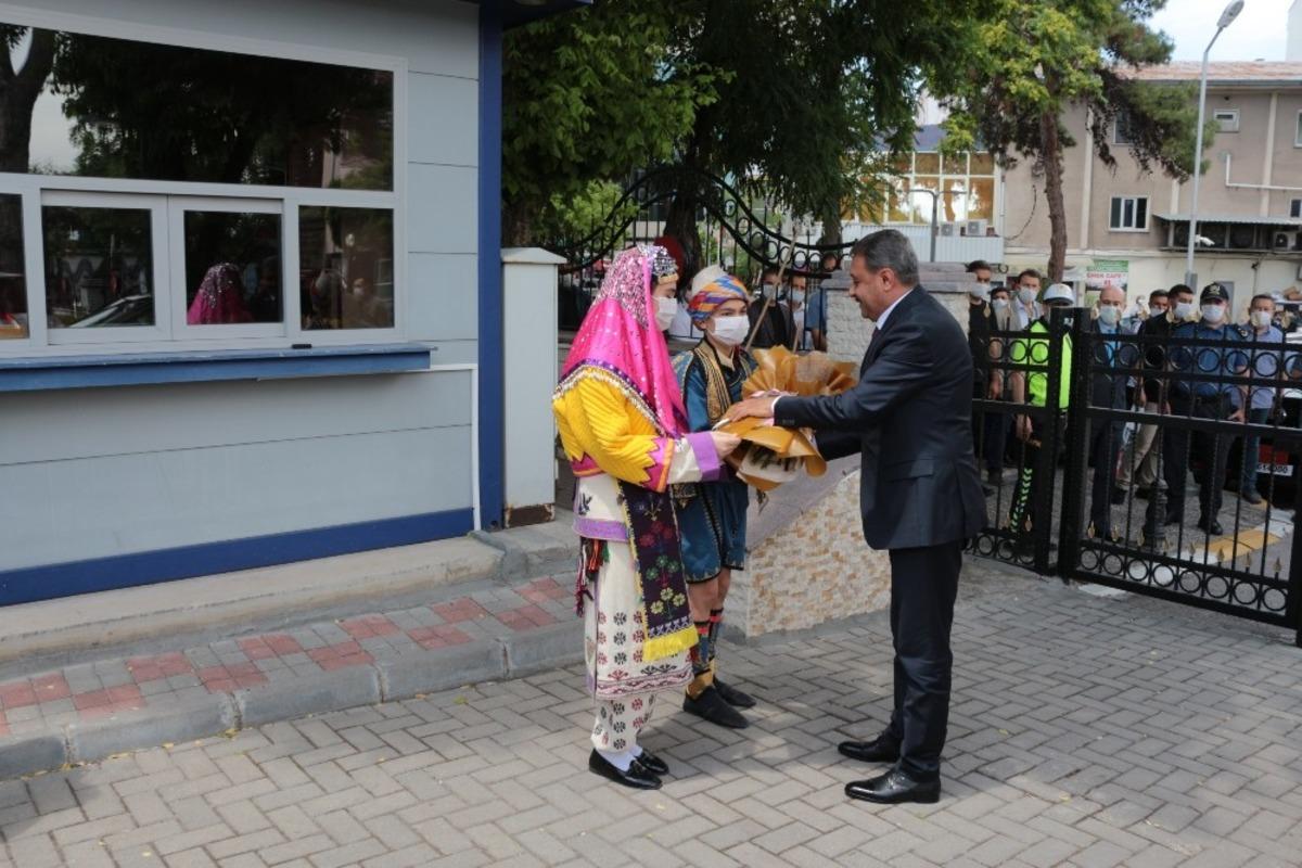 Vali Şıldak g&ouml;reve başladı