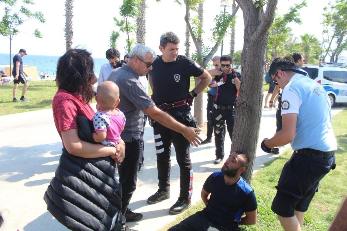 Para istediği kişiyi bı&ccedil;akladı, polise 'eşim de yanımda gelsin' dedi