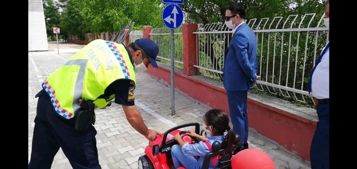 Mersin&rsquo;de &ccedil;ocuklara trafik eğitimi
