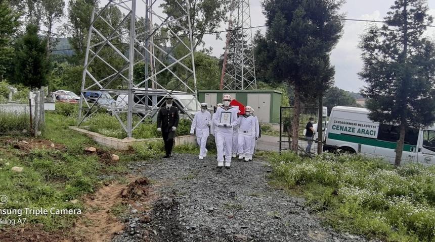 Devrekli gazi son yolculuğuna t&ouml;renle uğurlandı