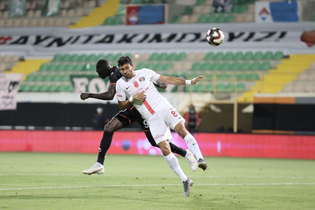 Antalyaspor'u 4-0 yenen Alanyaspor kupada finale y&uuml;kseldi