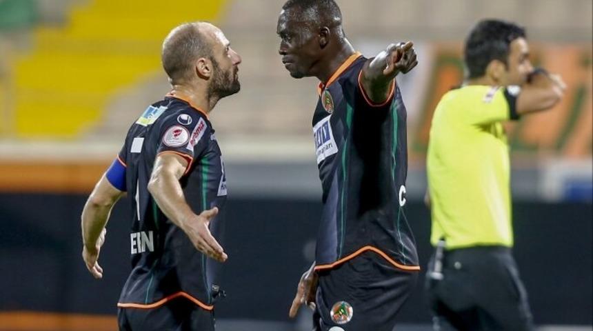 Efecan Karaca: "Saha içinde olan saha içinde kalır"