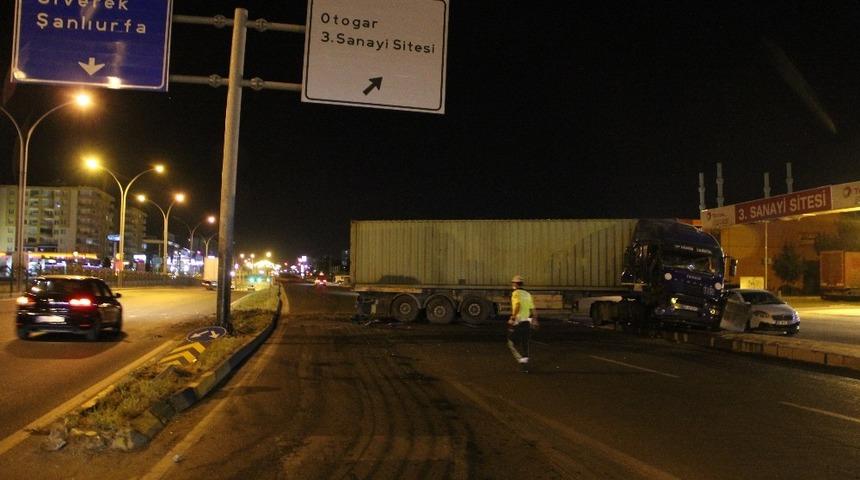 Seyir halindeyken uyuyan TIR şoförü ortalığı birbirine kattı