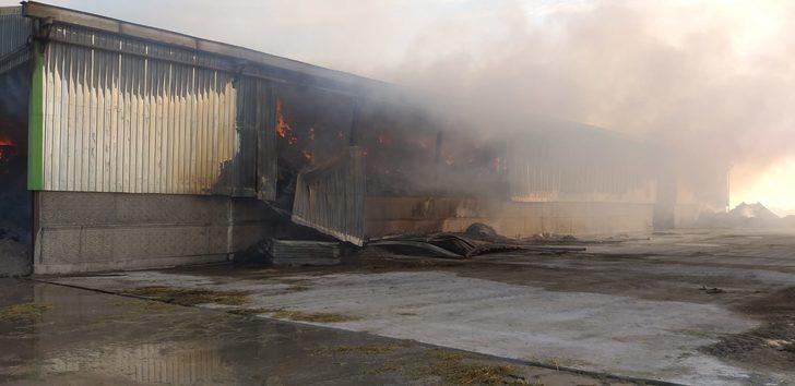 Aksaray’da yem fabrikası ve yonca deposunda yangın! Söndürülemiyor G4