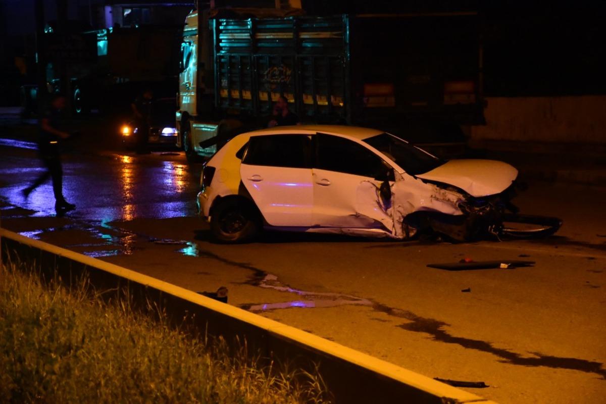 Otomobil ref&uuml;je &ccedil;arpıp takla attı: 1 &ouml;l&uuml;, 1 yaralı