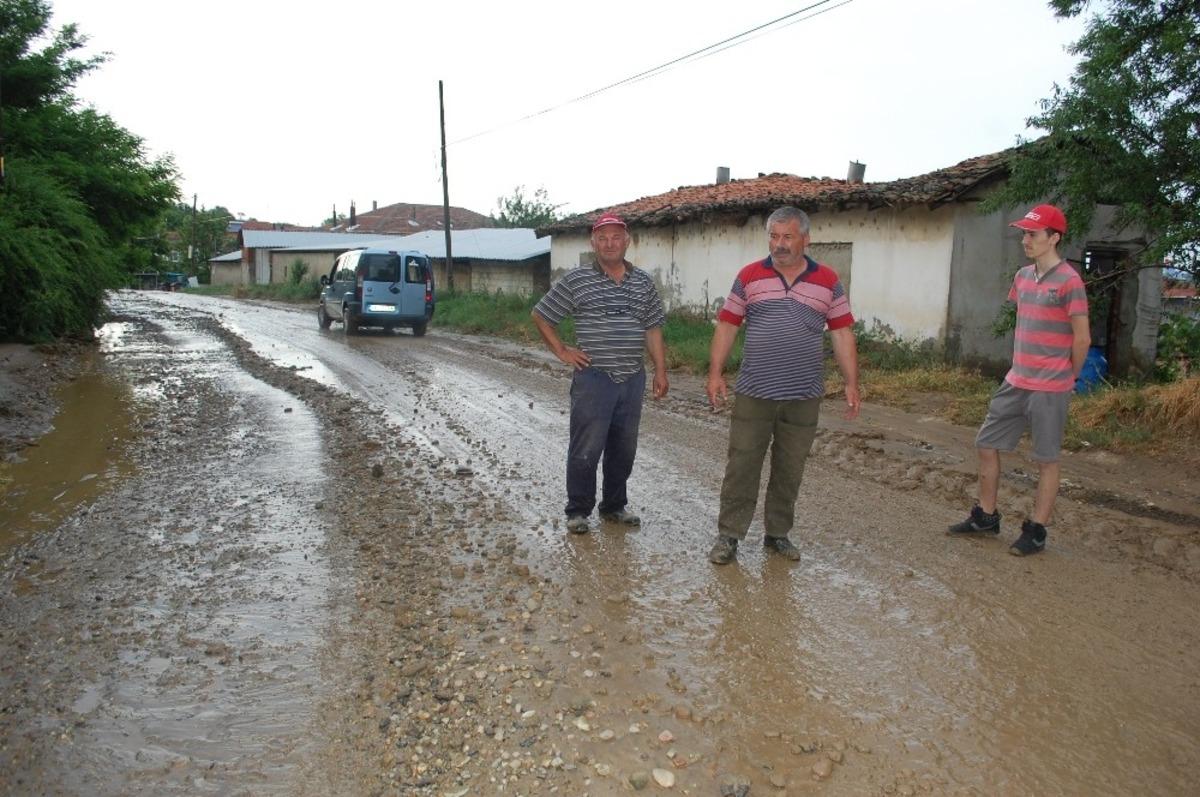 Malkara&rsquo;da dere taştı, yollar bataklığa d&ouml;nd&uuml;