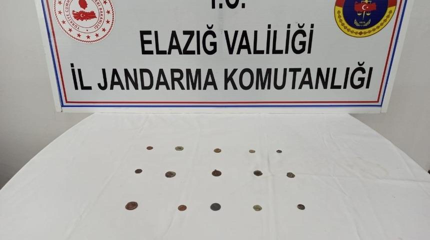 Elazığ&rsquo;da Roma d&ouml;nemine ait 20 sikke ele ge&ccedil;irildi