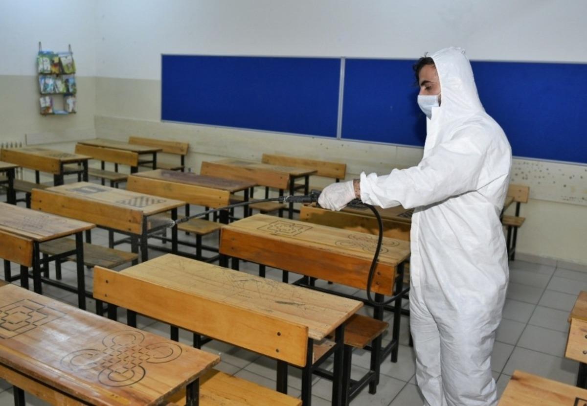 Esenyurt&rsquo;ta LGS sınavı &ouml;ncesi okullar dezenfekte edildi