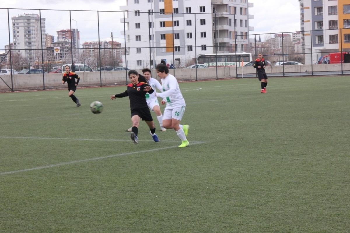 Kadınlar Ligi oynanmıyor