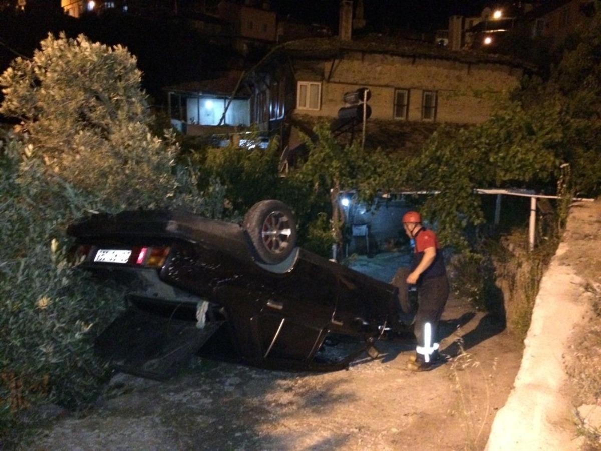 Bah&ccedil;e d&uuml;şen otomobil s&uuml;r&uuml;c&uuml;s&uuml; kayıplara karıştı