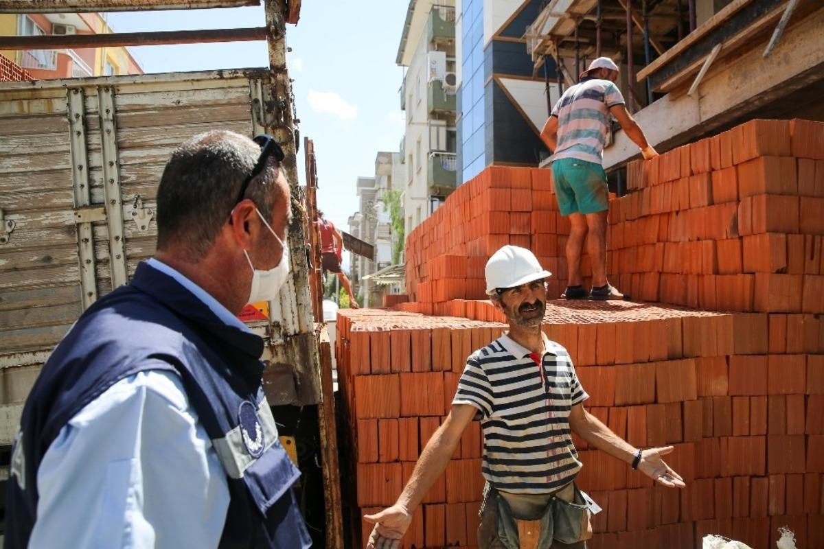 İzmir&rsquo;de LGS i&ccedil;in zabıtalardan g&uuml;r&uuml;lt&uuml; uyarısı