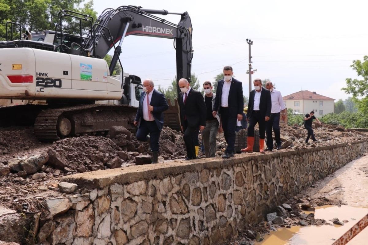 Başkan Faruk &Ouml;zl&uuml;, sel b&ouml;lgesinde incelemede bulundu