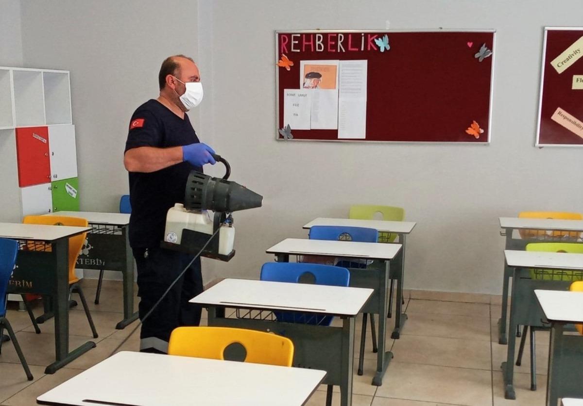 Edremit&rsquo;te sınav &ouml;ncesi okullar dezenfekte ediliyor