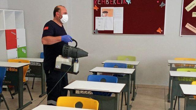 Edremit’te sınav öncesi okullar dezenfekte ediliyor
