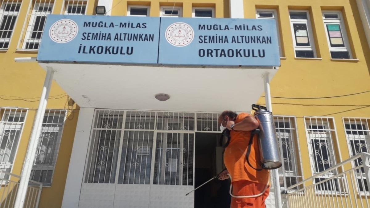 LGS &ouml;ncesi okullar dezenfekte edildi