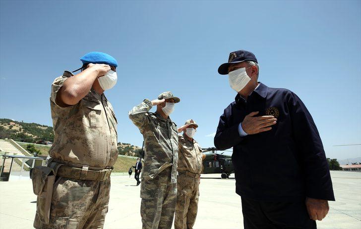 Bakan Akar ve komutanlar harekat merkezinde G5