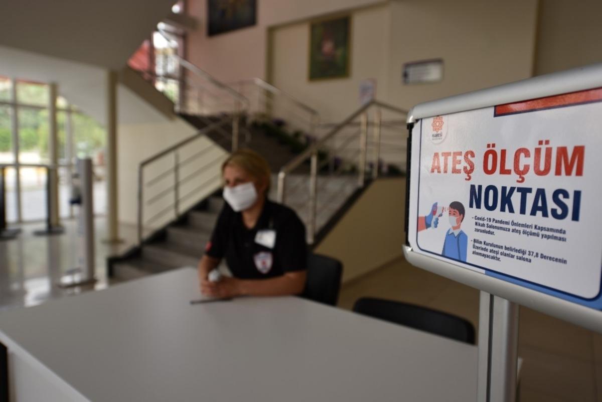 Karesi nik&acirc;h salonu &lsquo;yeni normal&rsquo;e hazır