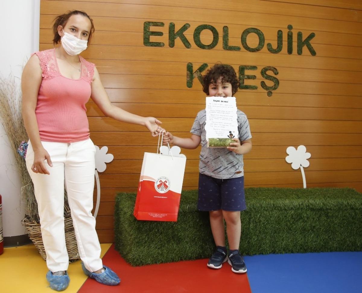 Pandemi s&uuml;recinin ilk mezunları